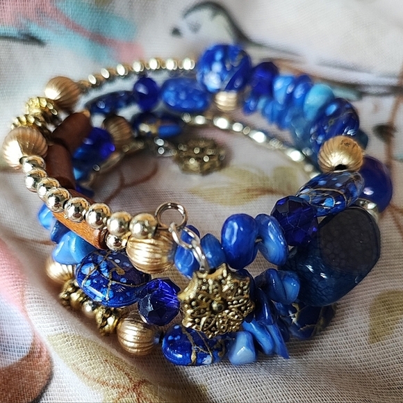 Marbled Dark Blue Earrings and Faux Lapis Wood Bead Memory Wire Bracelet Set - Picture 7 of 7